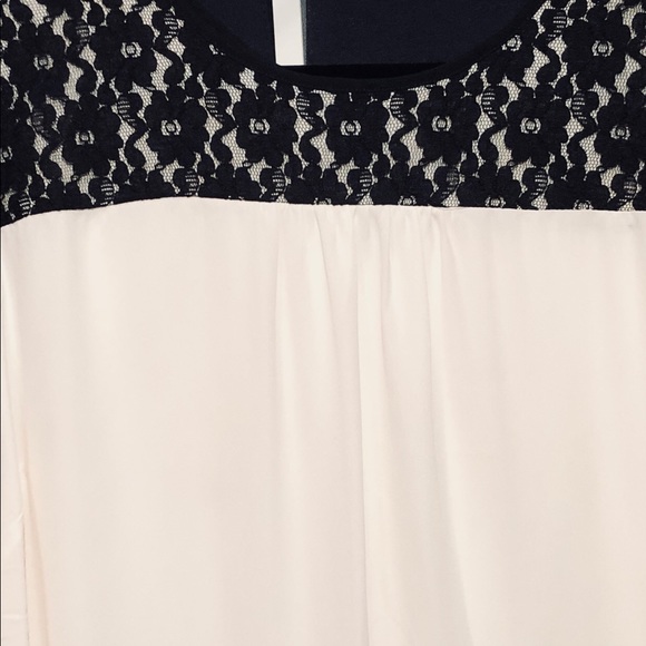 NWT-CJ Banks CREAM and BLACK LACE TRIMMED TOP 2X - Picture 2 of 6